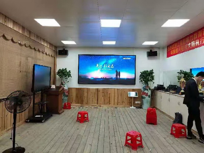 LED顯示屏如何實(shí)現(xiàn)高清晰度、高亮度？